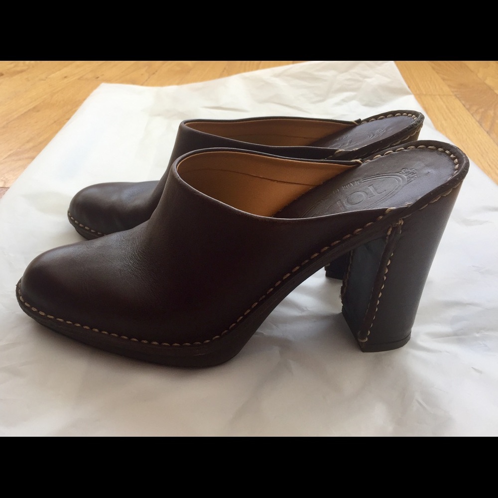 Tod’s brown leather clogs